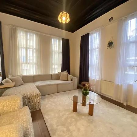 Charming Historic Balat House 2 Floors • 5 Br فيلة *