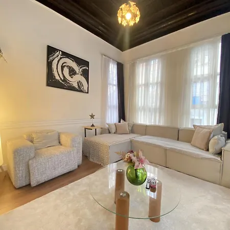 Charming Historic Balat House 2 Floors • 5 Br فيلة