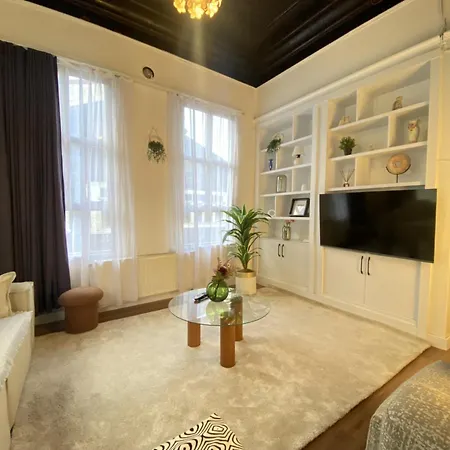 Charming Historic Balat House 2 Floors • 5 Br *