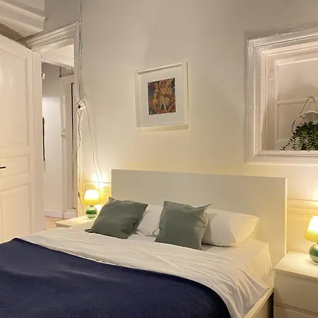 فيلة Charming Historic Balat House 2 Floors • 5 Br