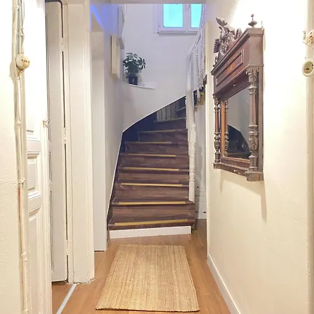 فيلة Charming Historic Balat House 2 Floors • 5 Br