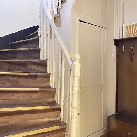 فيلة Charming Historic Balat House 2 Floors • 5 Br
