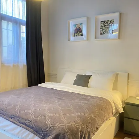 فيلة Charming Historic Balat House 2 Floors • 5 Br