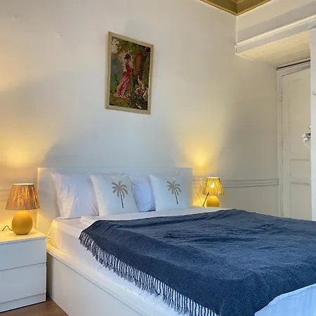 فيلة Charming Historic Balat House 2 Floors • 5 Br