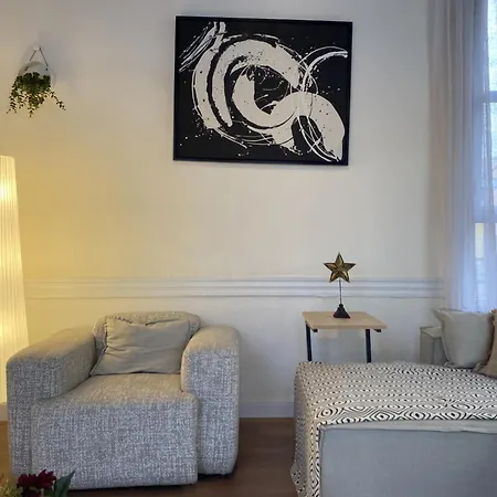 فيلة Charming Historic Balat House 2 Floors • 5 Br